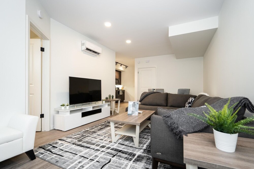 South Winnipeg Modern 2BR 1BATH+ Free Parking (306-325)