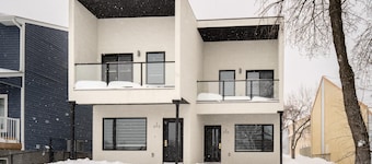 St. Boniface+Delightful 2 Bdr + Fast Wifi(2-372)