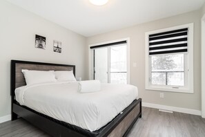 2 habitaciones, tabla de planchar con plancha y cuna de viaje