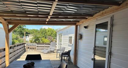 We would like to invite you to visit us in Sint Maarten for a wonderful beach holiday by the sea. After a day at the beach or a nice walk through the dunes, it is wonderful to come home to this 4-person chalet.
