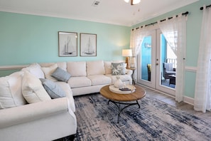 House, Multiple Beds (Edgewater Retreat) | Living area
