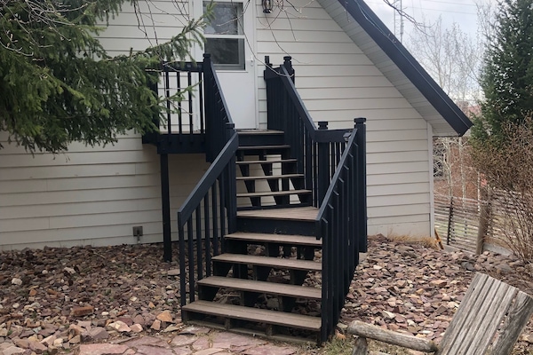 Private entrance, separate building