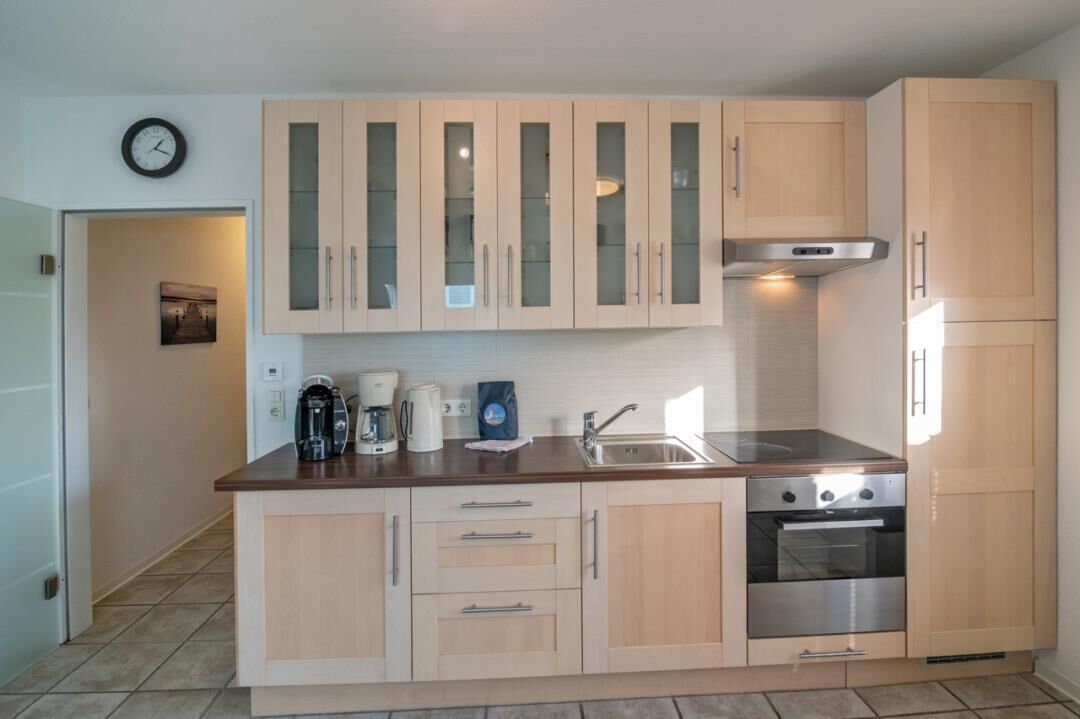 Fridge, microwave, oven, coffee/tea maker