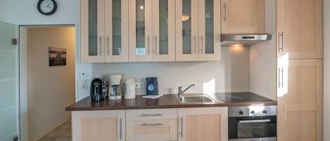 Réfrigérateur, micro-ondes, four, cafetière/bouilloire