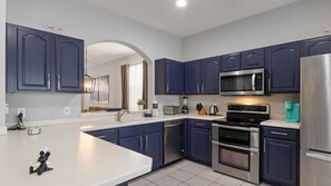 Kühlschrank, Ofen, Herdplatte, Geschirrspüler