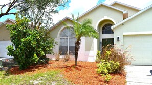 Exterior - Pool Home, 2 master bedrooms, great location, games room. (Kissimmee)