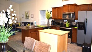 Fridge, microwave, oven, stovetop - Pool Home, 2 master bedrooms, great location, games room. (Kissimmee)