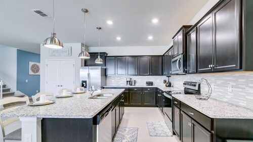 Beautiful Pool Villa, near Disney, gated resort, sleeps 22, games room.