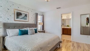 6 habitaciones, tabla de planchar con plancha, wifi y ropa de cama 