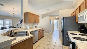 Unclassified image, 2 of 25, button