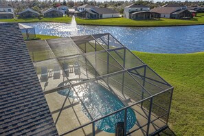 حمّام سباحة مُدفَّأ