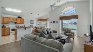 Unclassified image, 3 of 22, button