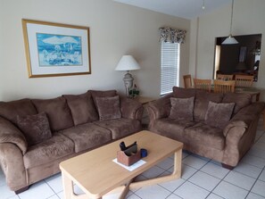 Smart TV - Waterside Gem - waterfront tranquility near all attractions, comfortable family accommodation (Kissimmee)