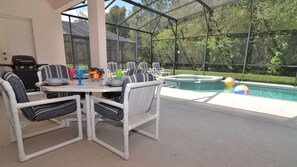 A heated pool, pool loungers - Family pool home on gated community, private pool & jacuzzi, grill, games room. (Kissimmee)