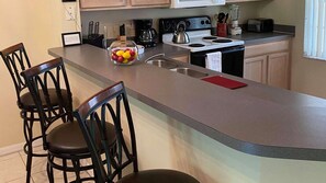 Fridge, microwave, oven, stovetop - Great family accommodation situated on the fabulous resort of Emerald Island (Kissimmee)