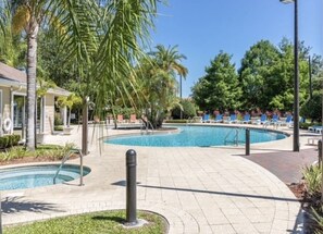 Et oppvarmet basseng