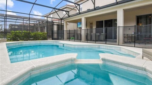 Nautically themed luxury 10 Bed home, pool/jacuzzi, resort living