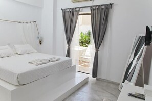 Deluxe kamer | Luxe beddengoed, een gratis minibar, individueel gedecoreerd