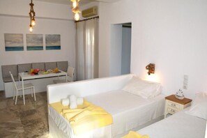 Premium bedding, free minibar, individually decorated - Golden Star Praxitelous (Aegina)