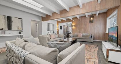 Primrose Chalet - Luxurious Cabin at the Base of Bear Mountain!