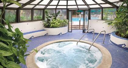 SERENE STUDIO AT MARINA RESORT! KITCHEN! SLEEPS 4!