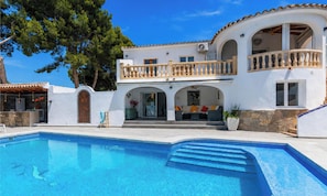 A two-story house with a swimming pool, a balcony, and a covered outdoor seating area. - Villa George • Outdoor kitchen & Pool paradise (Moraira)