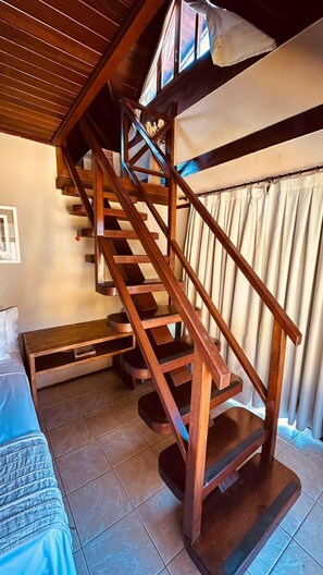 Suíte Luxo Mezanino 1 | Két bảo mật tại phòng, trang trí khác biệt 