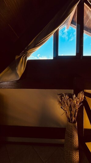 Suíte Luxo Mezanino 1 | Két bảo mật tại phòng, trang trí khác biệt 