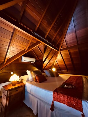 Suíte Luxo Mezanino 1 | In-room safe, individually decorated, individually furnished
