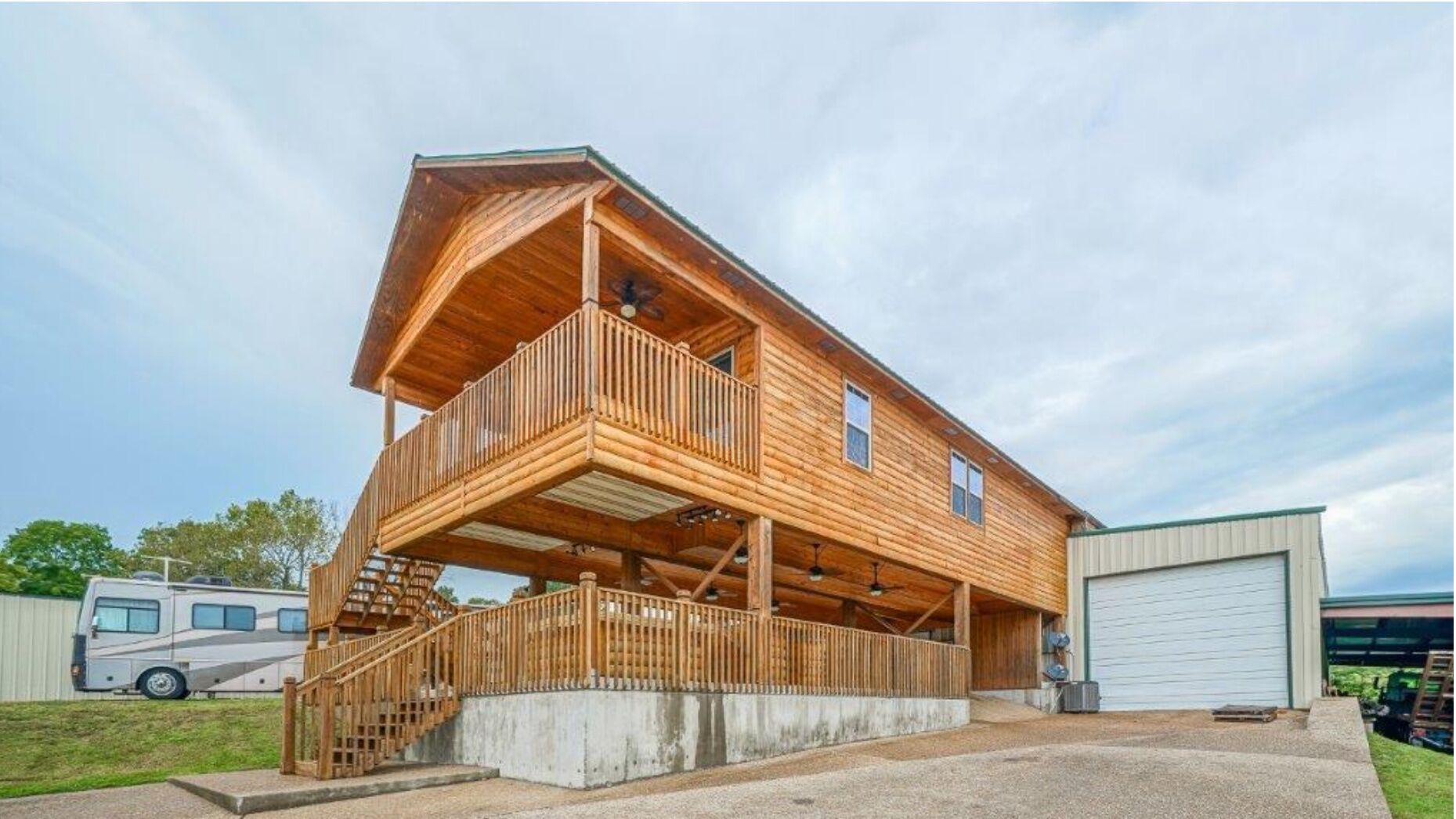 Blue clouds Ozarks Resort - The Lodge