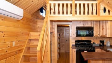 Micro-ondes, four, plaque de cuisson, cafetiĂšre/bouilloire