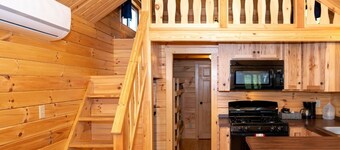 126) Zonetail Log Cabin. Close to Hocking Hills State Park and more!