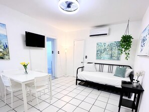 1 Schlafzimmer, Schreibtisch, Bügeleisen/Bügelbrett, WLAN