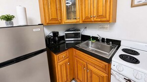 Private kitchen - Southwinds #8 for 2, Steps to Beach & Boardwalk (Hollywood)
