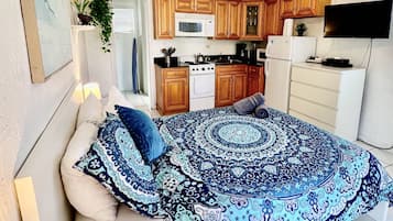 1 Schlafzimmer, Schreibtisch, Bügeleisen/Bügelbrett, Reisekinderbett