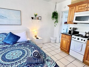 1 Schlafzimmer, Schreibtisch, Bügeleisen/Bügelbrett, Reisekinderbett
