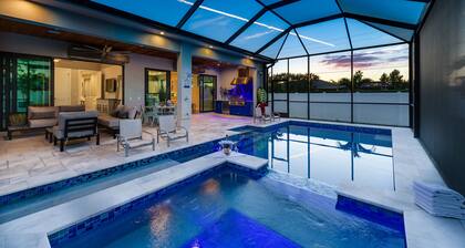 Costal Chic Vila w/Private Pool/Spa --5 min from the Beach!