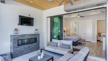 4 bedrooms, in-room safe, desk, iron/ironing board