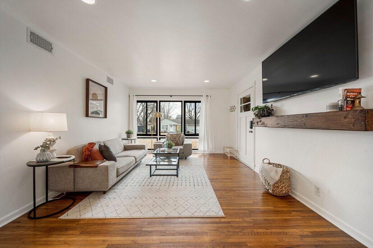 Mod Sophistication at the EXPO