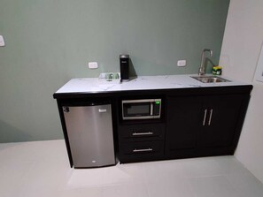 Fridge, microwave, coffee/tea maker, cookware/dishes/utensils