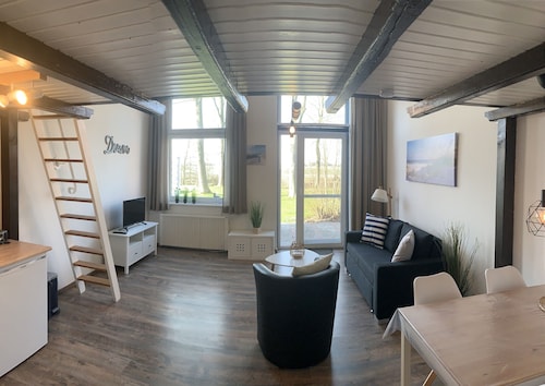 Fewo Harlequartier, direkt an der Harle mit Bootssteg, nahe Carolinensiel