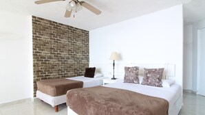 Minibar, wifi gratis, decoración personalizada y ropa de cama