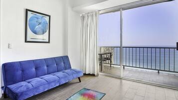 Standard Quadruple Room | Minibar, individually decorated, free WiFi, bed sheets