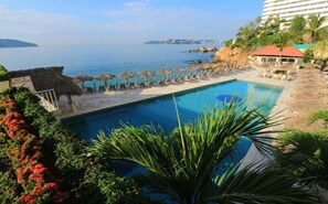 2 outdoor pools