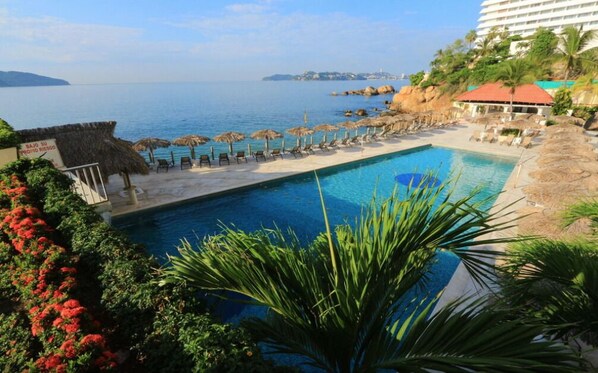 Pool - Espectaculares Suites Torres Gemelas (Acapulco)