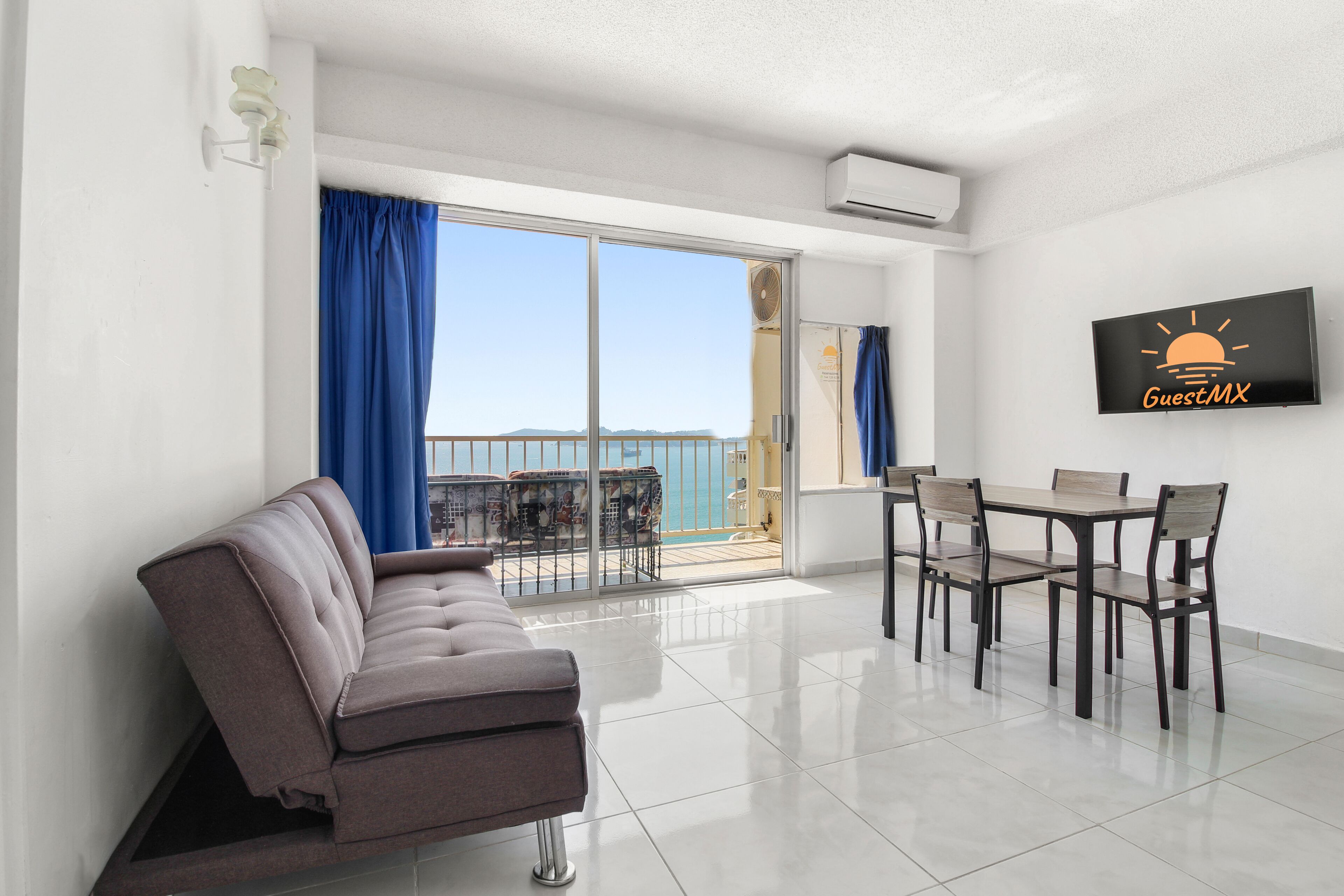 Minibar, didekorasi berbeda-beda, Wi-Fi gratis, dan seprai linen