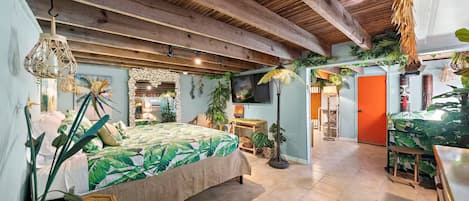 3 habitaciones, escritorio, tabla de planchar con plancha y wifi gratis