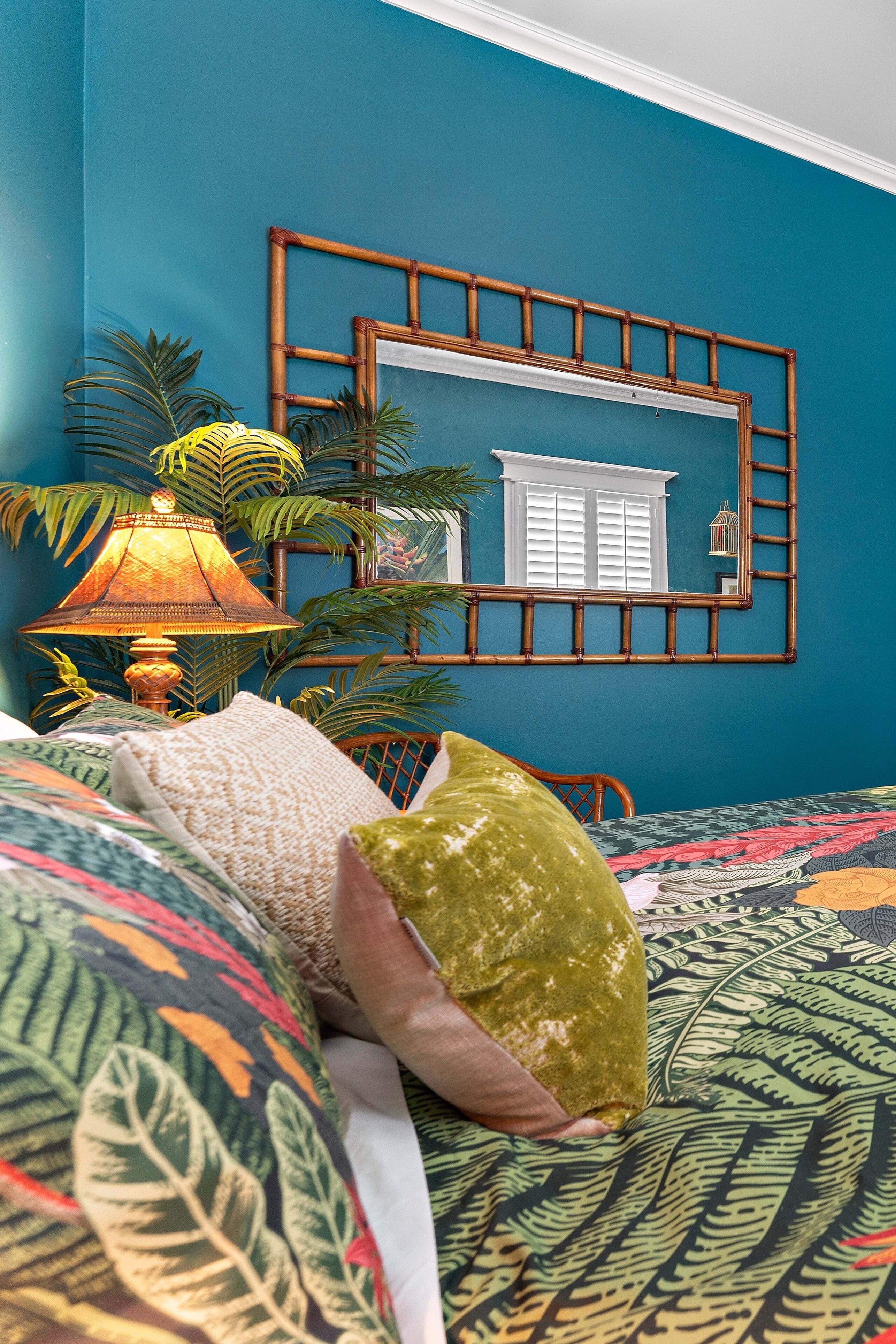 TIKI COTTAGE | Fun, Immersive, Close to the Beach!!