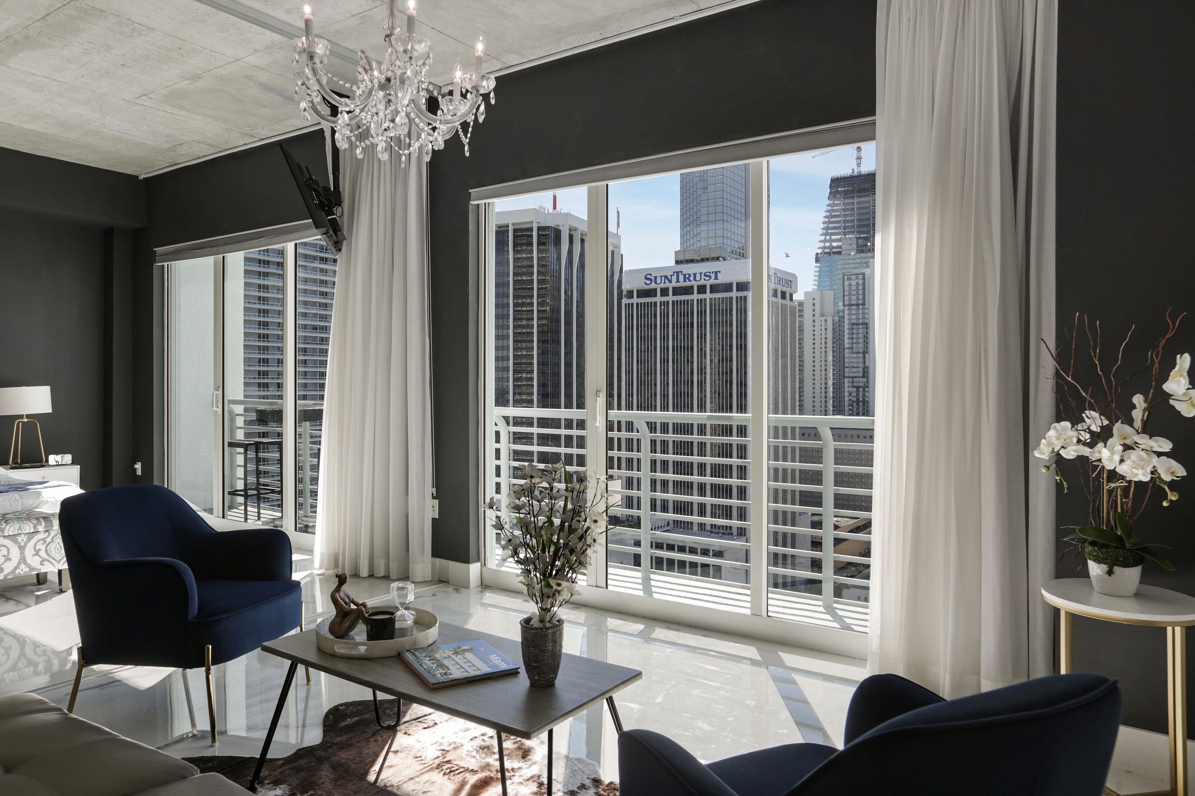 Elegant and luxurious 2/2 skyline view in downtown miami