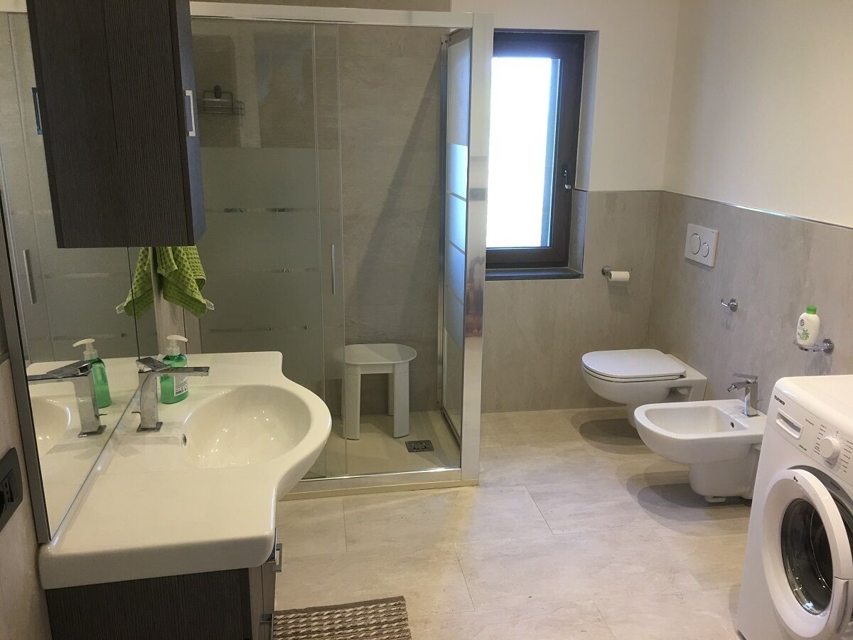 Dusche, Haartrockner, Bidet, Handtücher